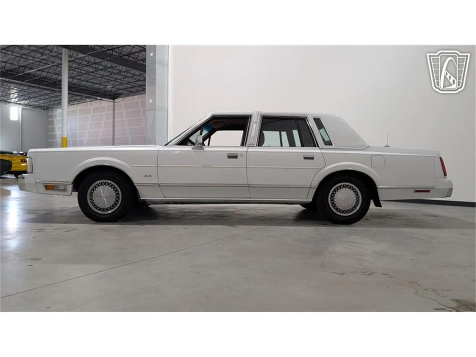 1988 Lincoln Town Car - Image 7 of 31