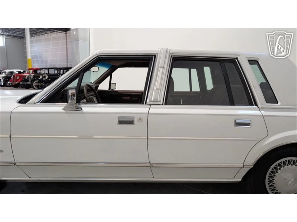 1988 Lincoln Town Car - Image 27 of 31