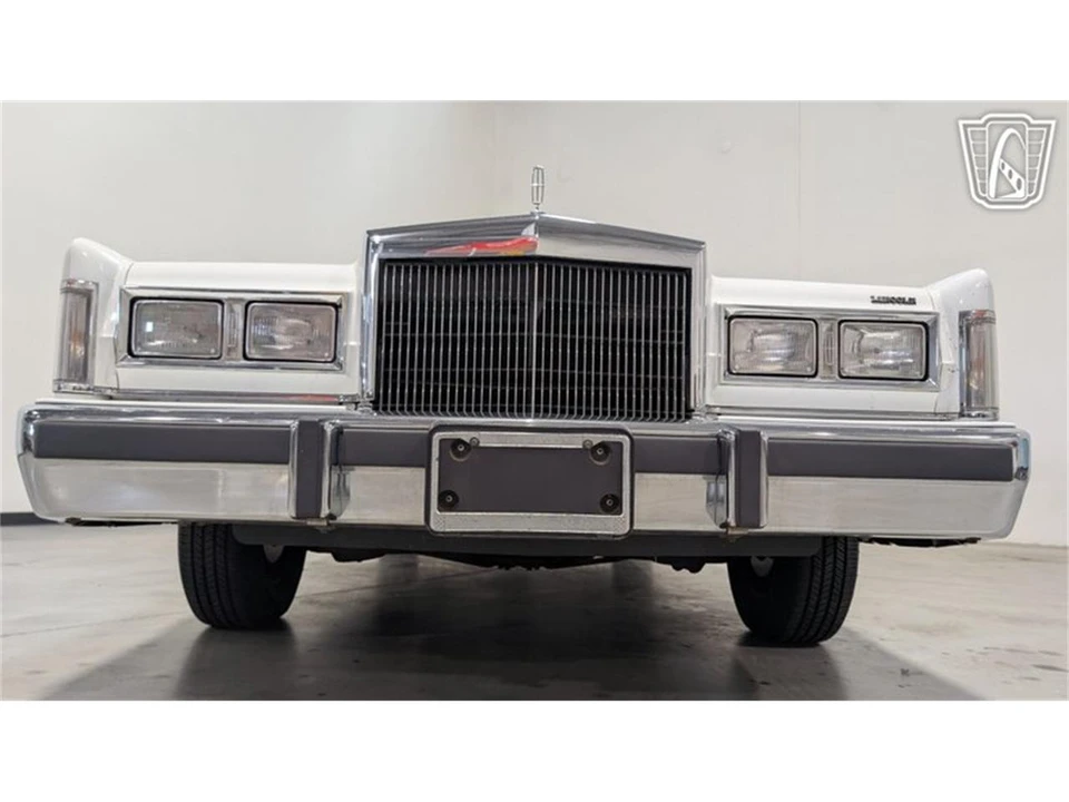 1988 Lincoln Town Car - Image 22 of 31