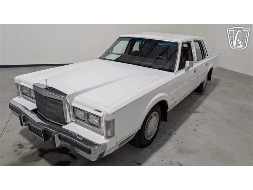1988 Lincoln Town Car - Image 2 of 31