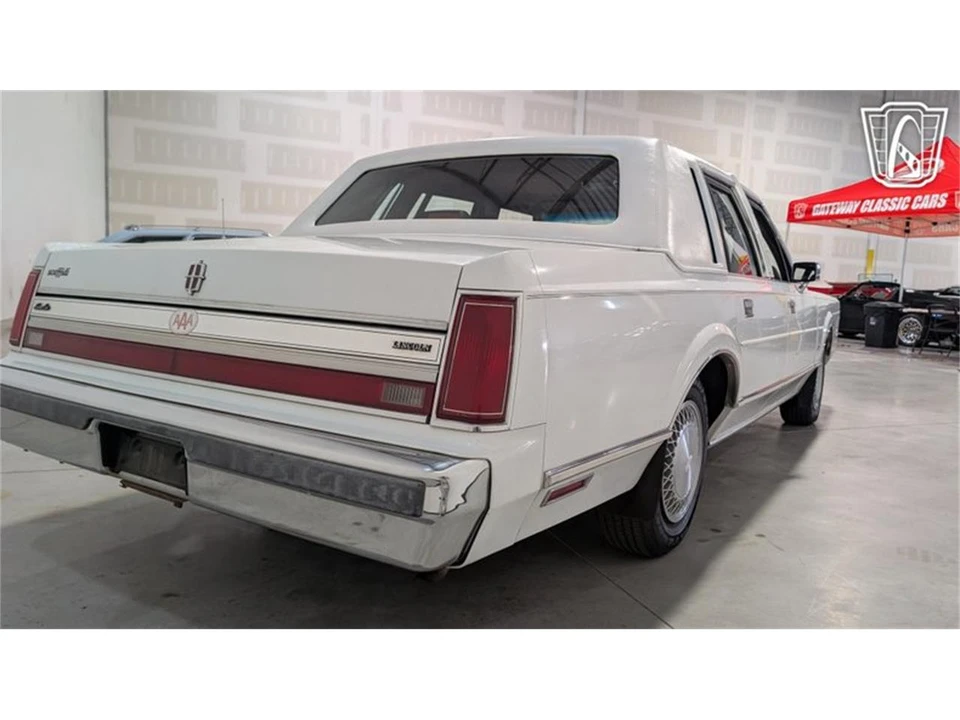 1988 Lincoln Town Car - Image 12 of 31