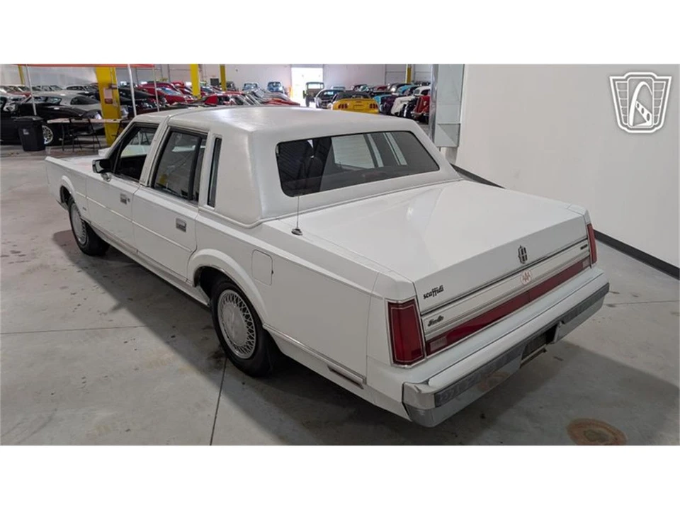 1988 Lincoln Town Car - Image 8 of 31