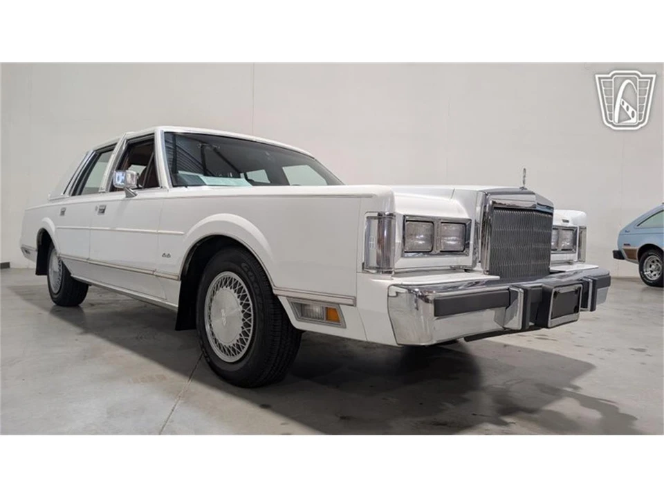 1988 Lincoln Town Car - Image 18 of 31
