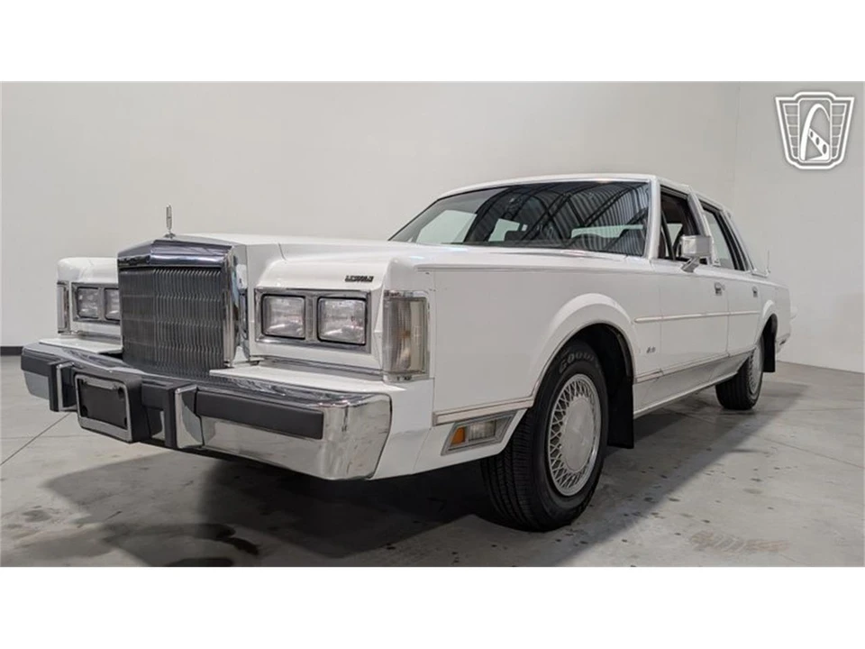 1988 Lincoln Town Car - Image 3 of 31