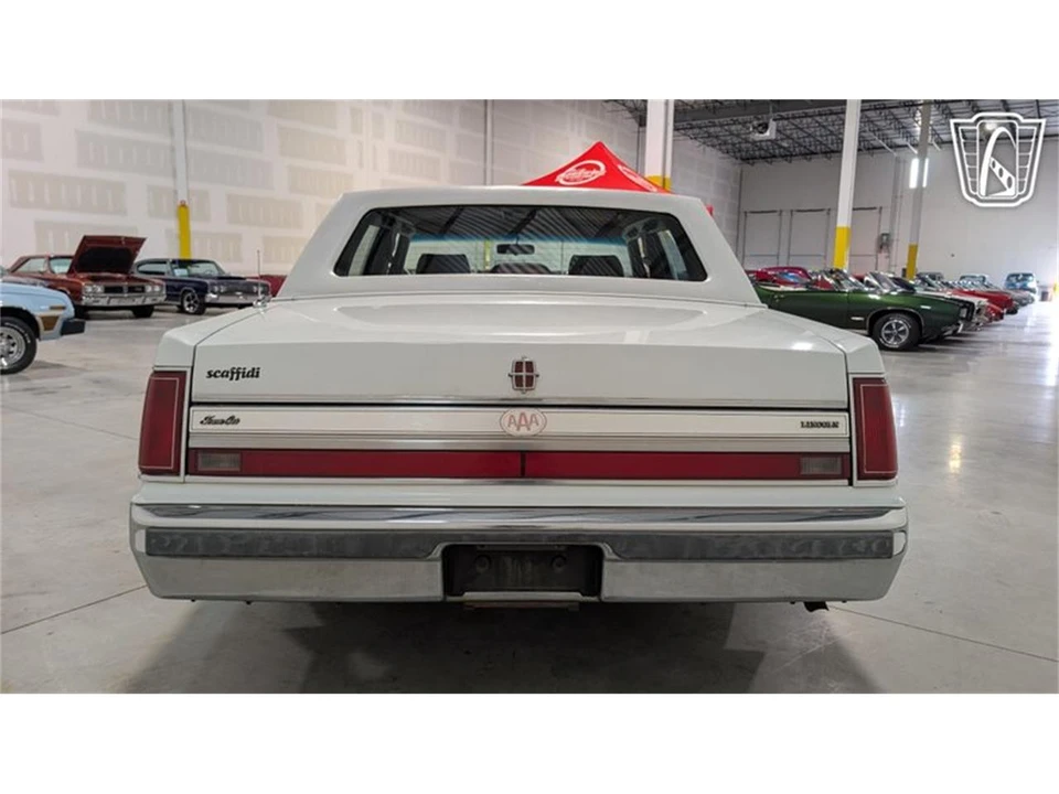 1988 Lincoln Town Car - Image 9 of 31
