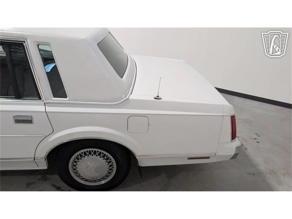 1988 Lincoln Town Car - Image 29 of 31