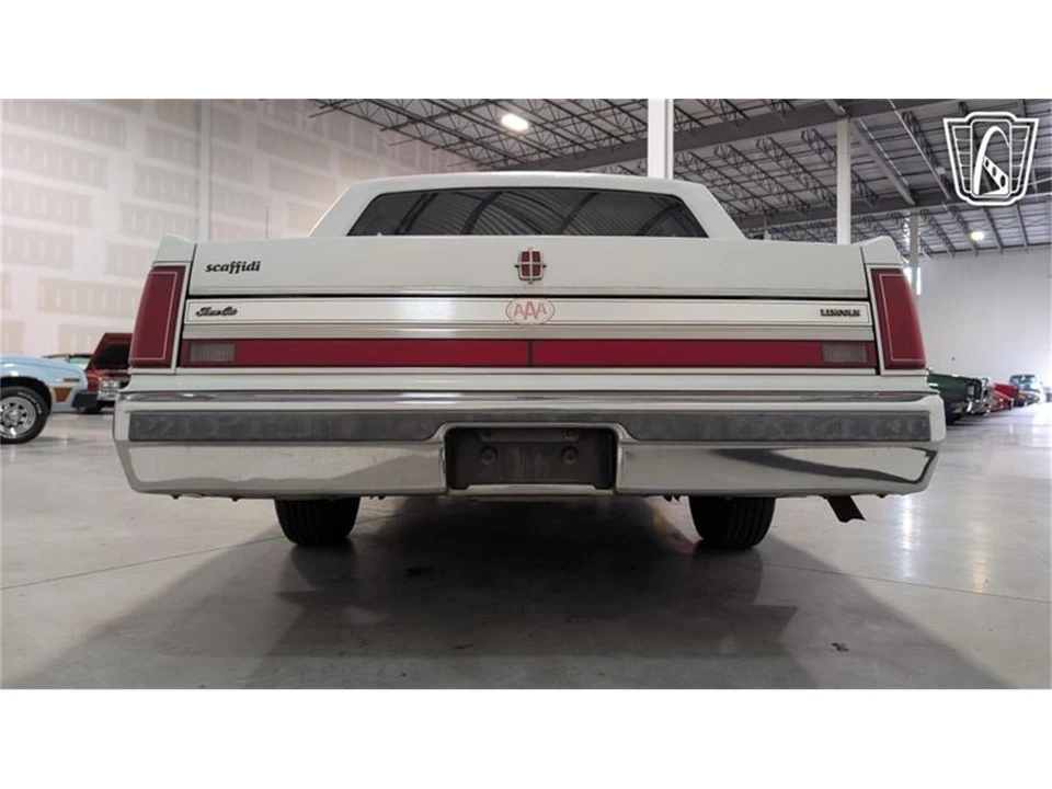 1988 Lincoln Town Car - Image 10 of 31