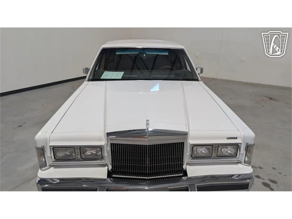 1988 Lincoln Town Car - Image 20 of 31