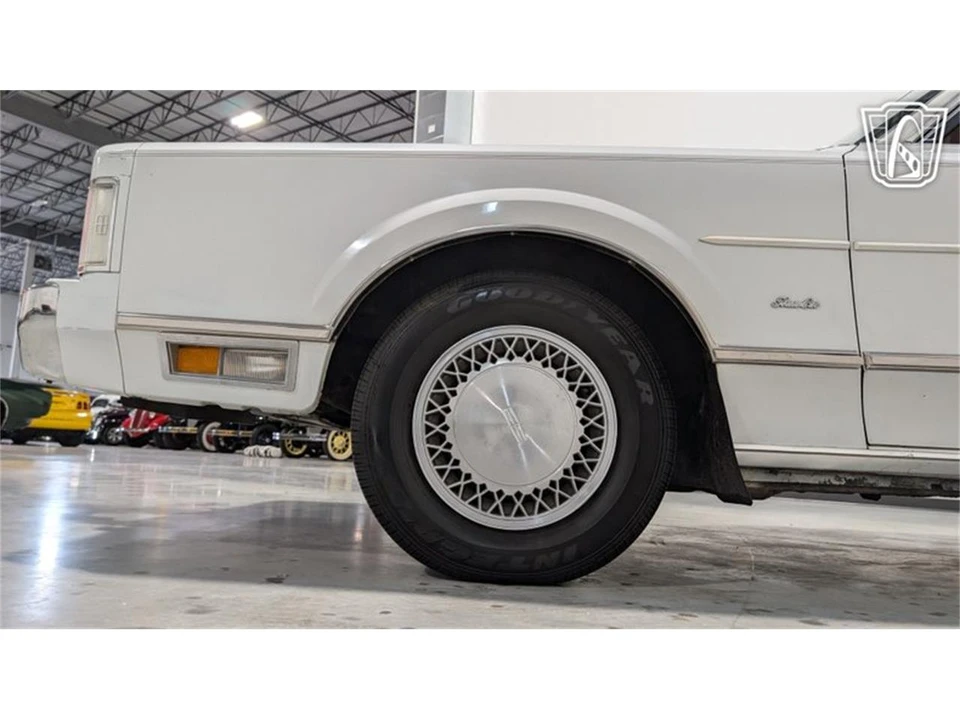 1988 Lincoln Town Car - Image 25 of 31