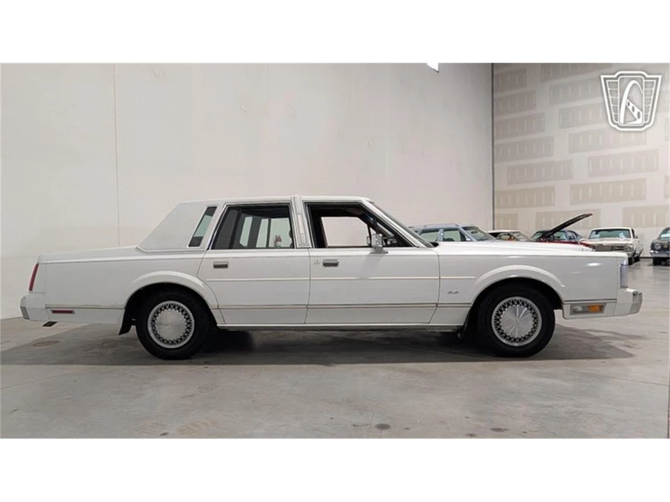 1988 Lincoln Town Car - Image 15 of 31