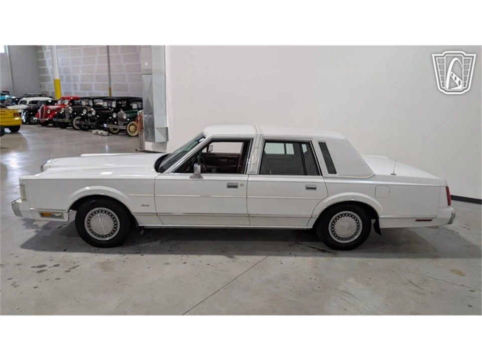 1988 Lincoln Town Car - Image 5 of 31
