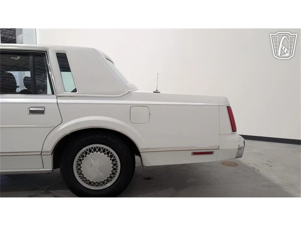 1988 Lincoln Town Car - Image 30 of 31