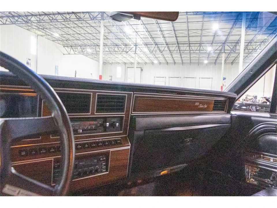 1988 Lincoln Town Car - Image 11 of 31