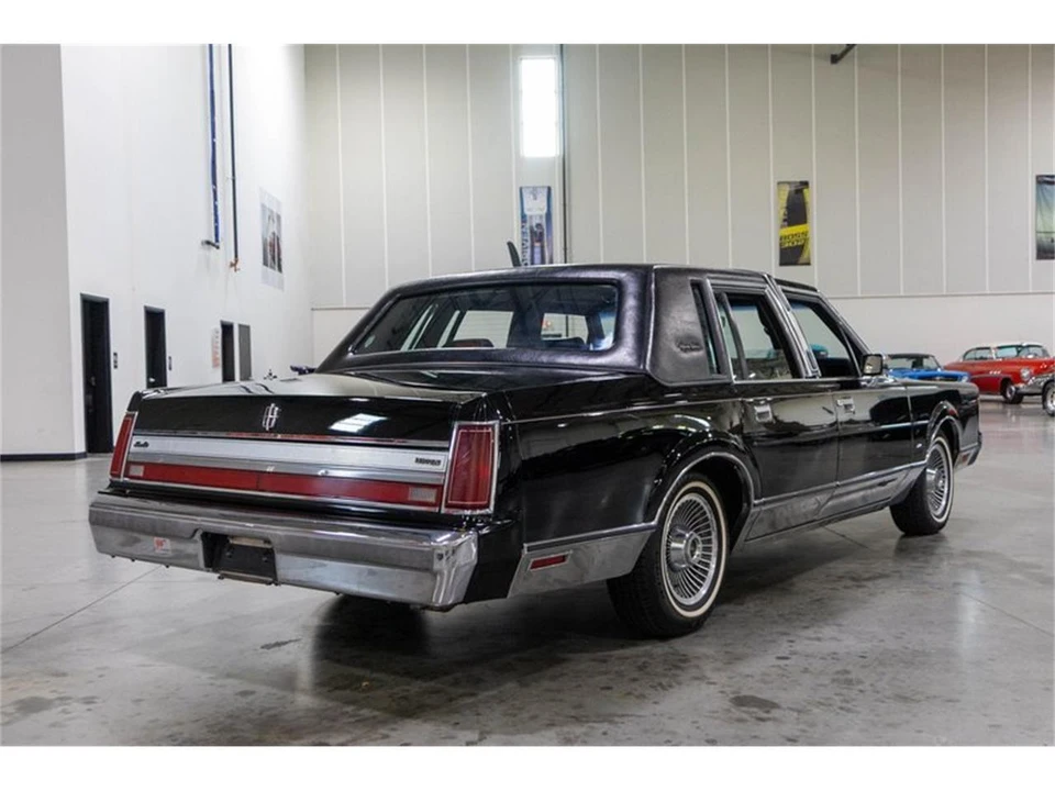 1988 Lincoln Town Car - Image 6 of 31