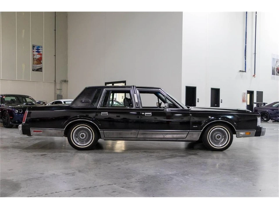 1988 Lincoln Town Car - Image 7 of 31