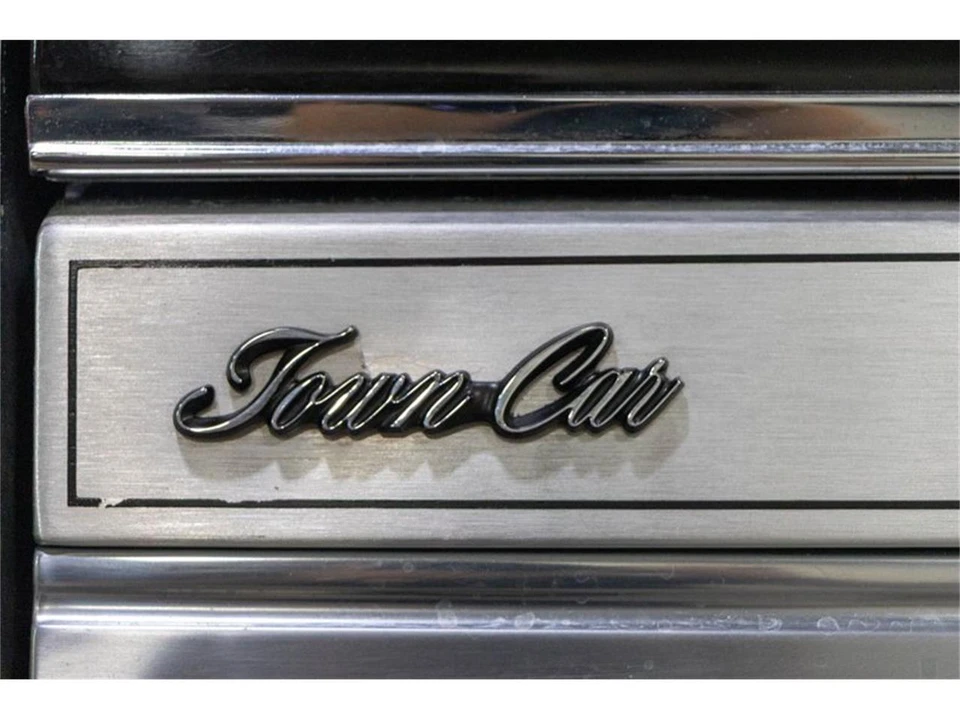 1988 Lincoln Town Car - Image 27 of 31
