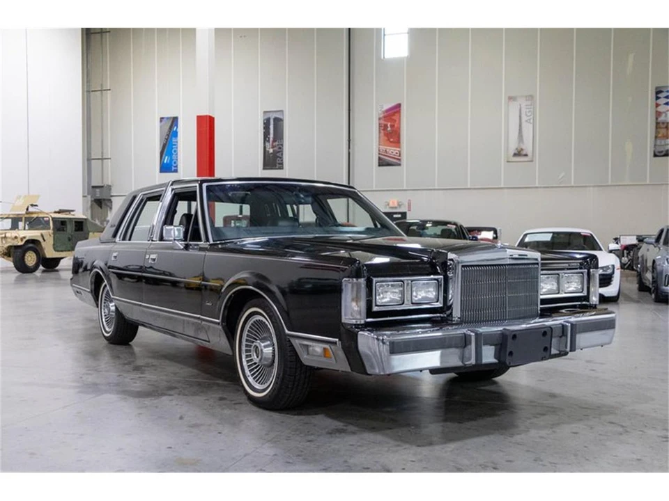 1988 Lincoln Town Car - Image 8 of 31