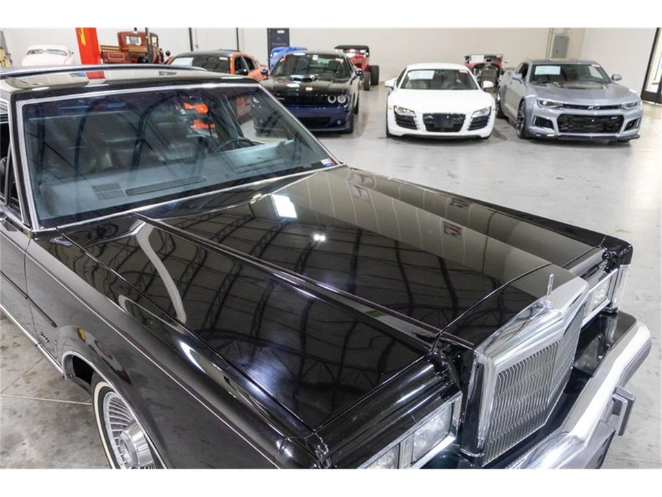 1988 Lincoln Town Car - Image 18 of 31