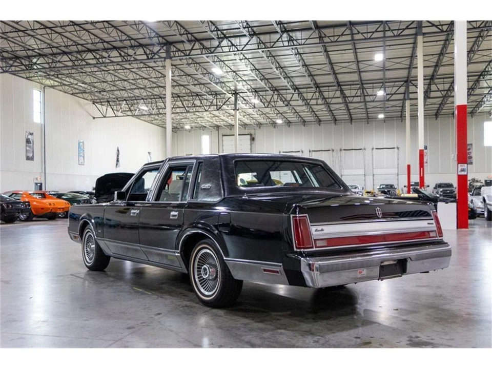 1988 Lincoln Town Car - Image 4 of 31