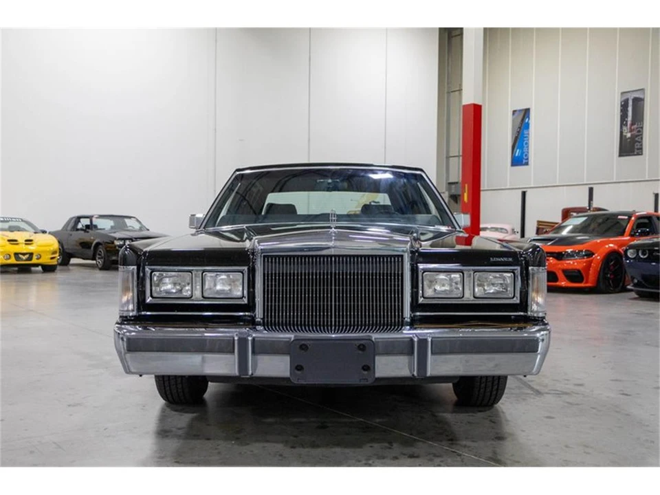 1988 Lincoln Town Car - Image 9 of 31