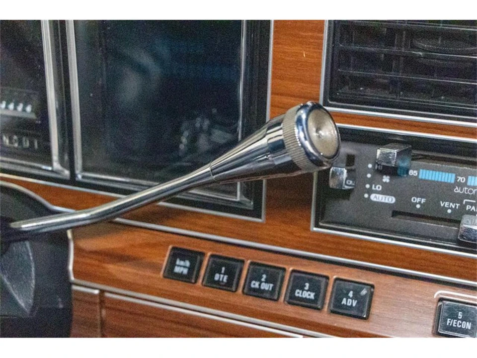 1988 Lincoln Town Car - Image 14 of 31
