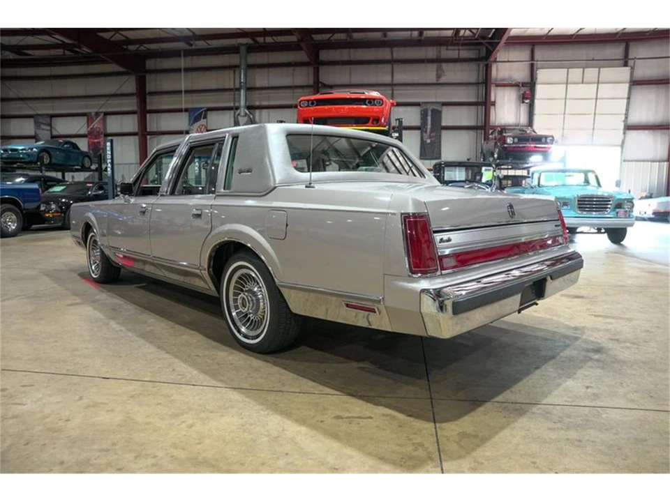 1988 Lincoln Town Car - Image 6 of 31