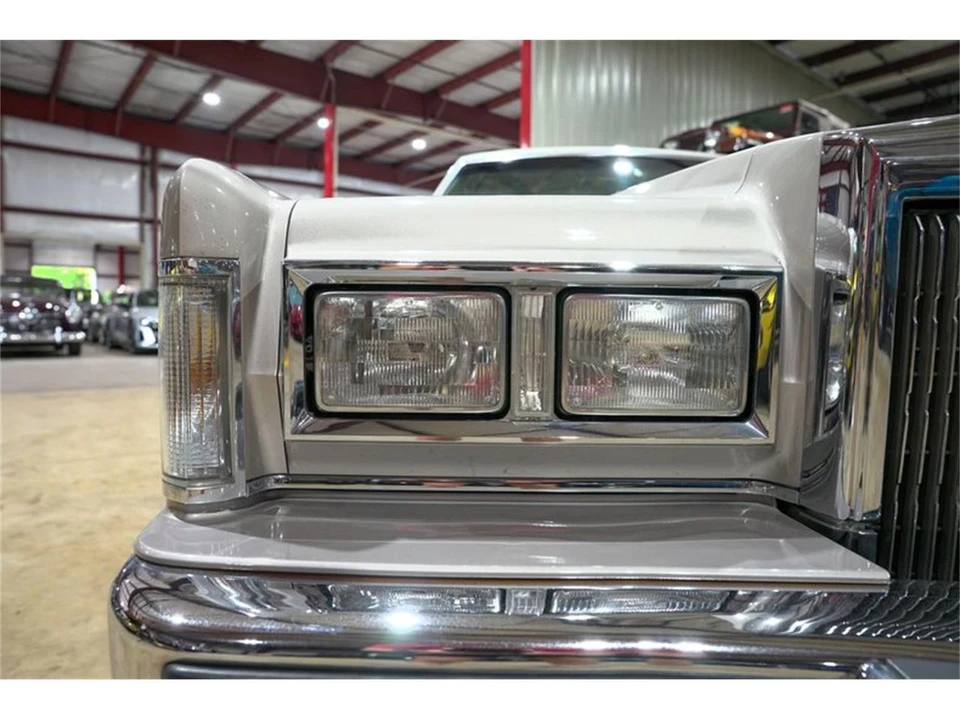 1988 Lincoln Town Car - Image 31 of 31