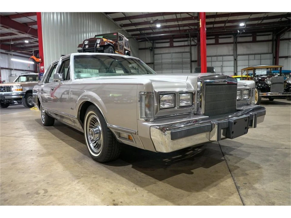1988 Lincoln Town Car - Image 12 of 31
