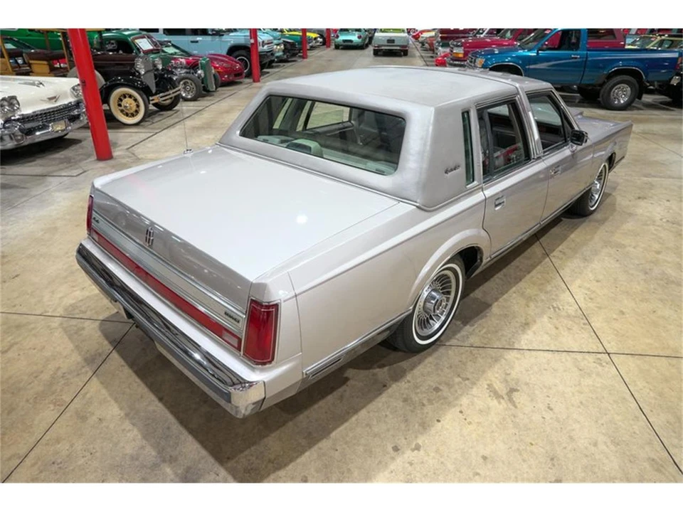 1988 Lincoln Town Car - Image 17 of 31