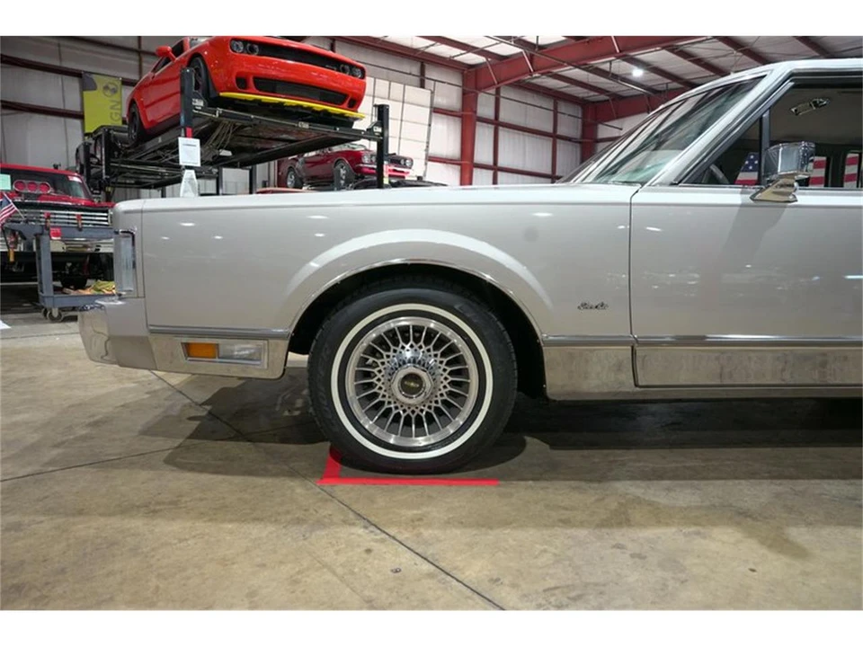 1988 Lincoln Town Car - Image 3 of 31