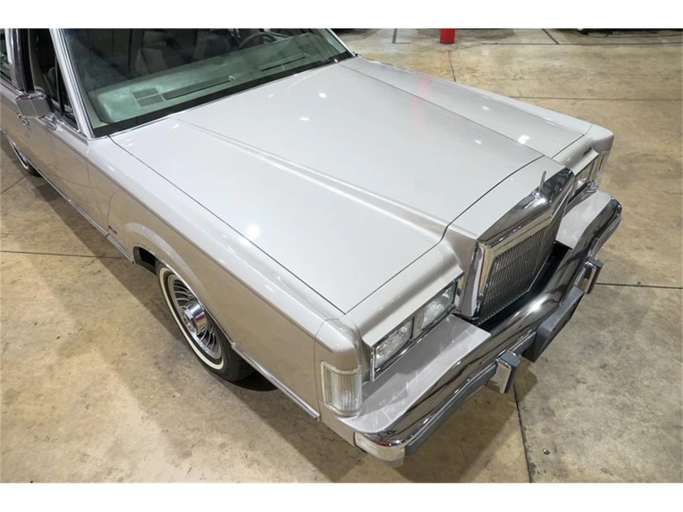 1988 Lincoln Town Car - Image 18 of 31