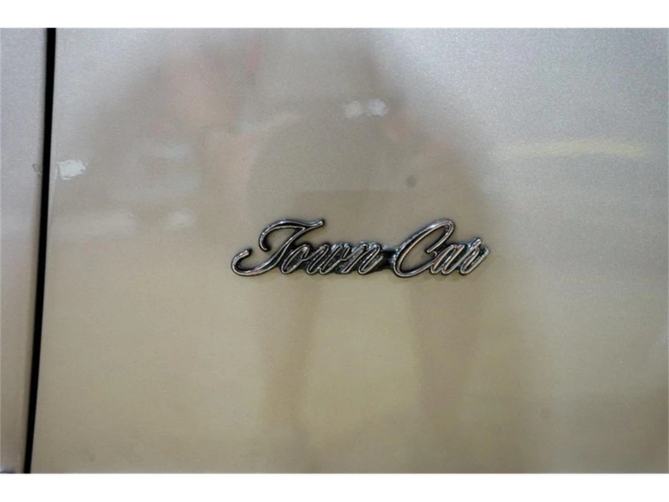 1988 Lincoln Town Car - Image 28 of 31