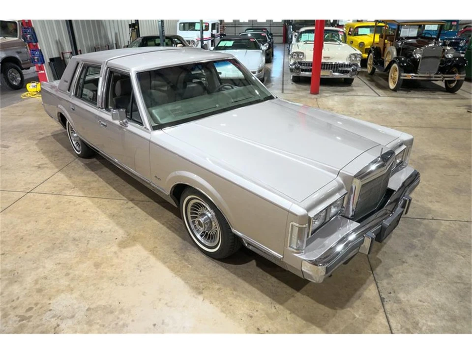 1988 Lincoln Town Car - Image 14 of 31