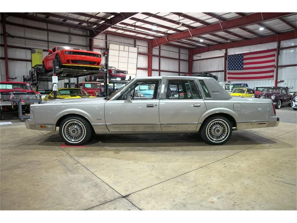 1988 Lincoln Town Car - Image 4 of 31