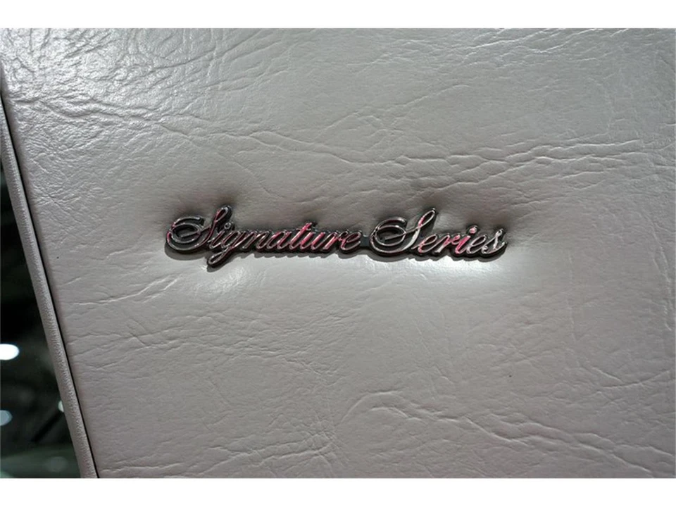 1988 Lincoln Town Car - Image 24 of 31