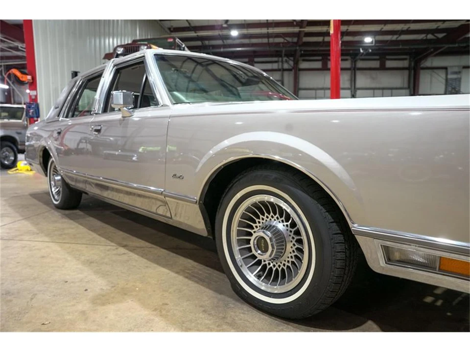 1988 Lincoln Town Car - Image 29 of 31