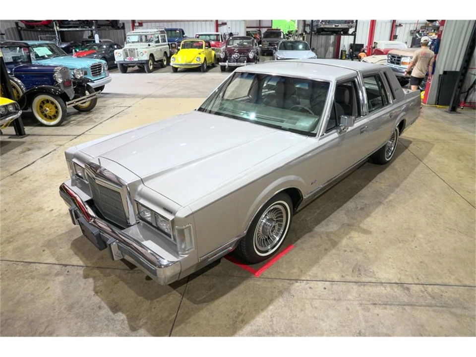 1988 Lincoln Town Car - Image 15 of 31