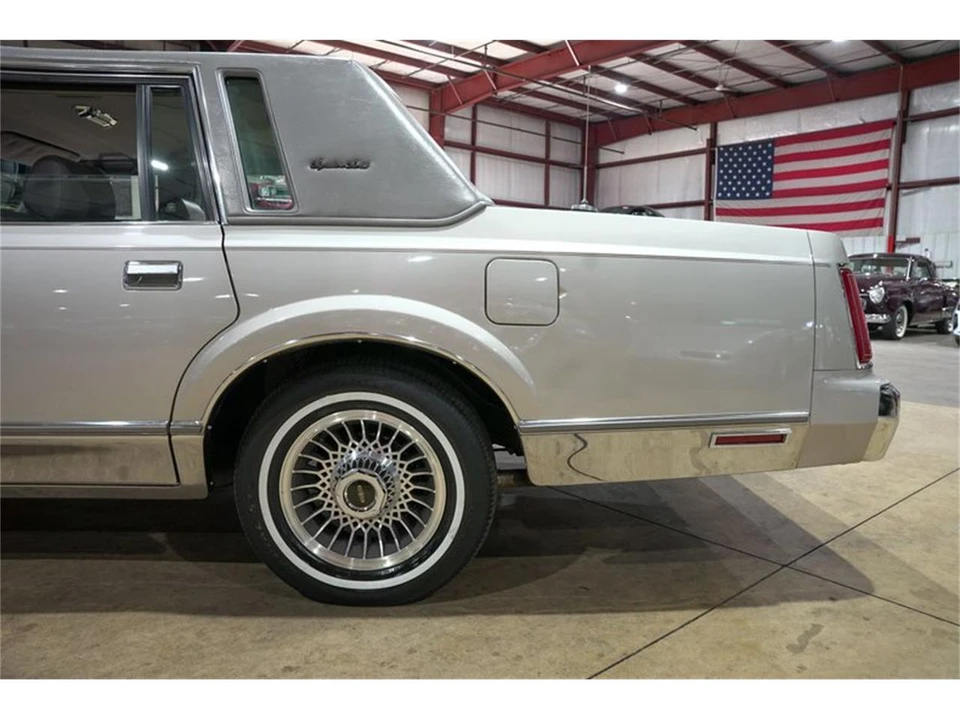 1988 Lincoln Town Car - Image 5 of 31