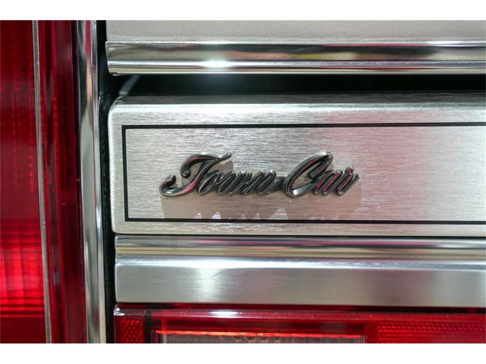 1988 Lincoln Town Car - Image 25 of 31