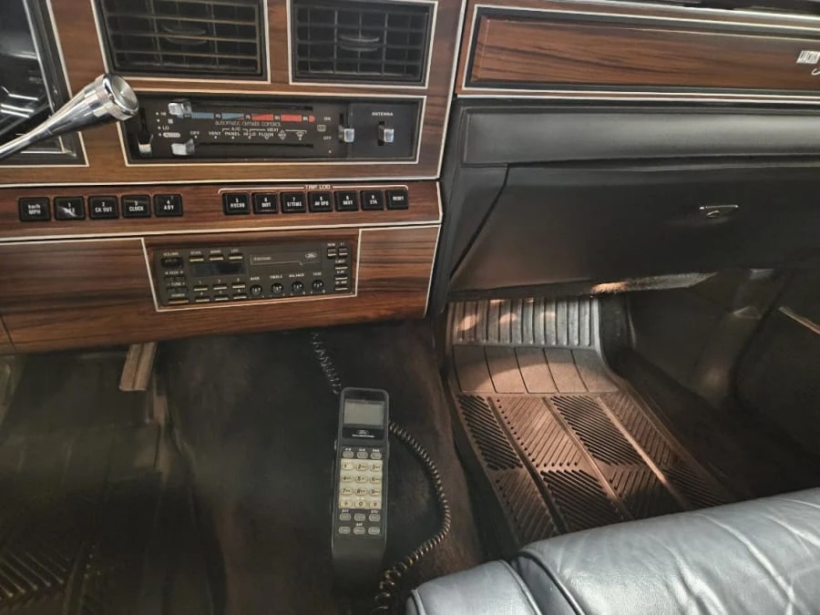 1988 Lincoln Town Car - Image 14 of 17