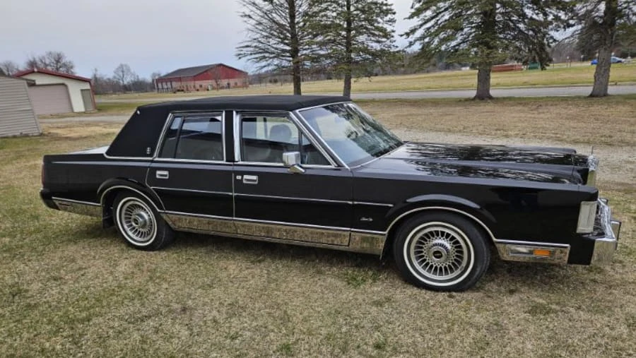 1988 Lincoln Town Car - Image 4 of 17