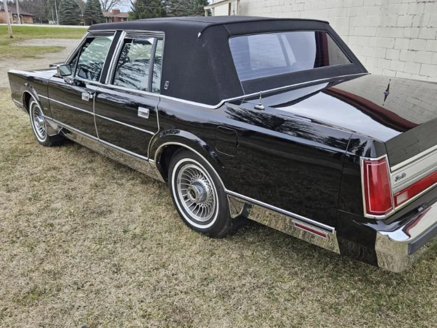 1988 Lincoln Town Car - Image 6 of 17
