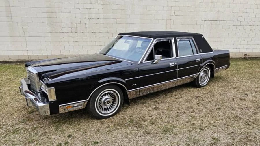1988 Lincoln Town Car - Image 9 of 17
