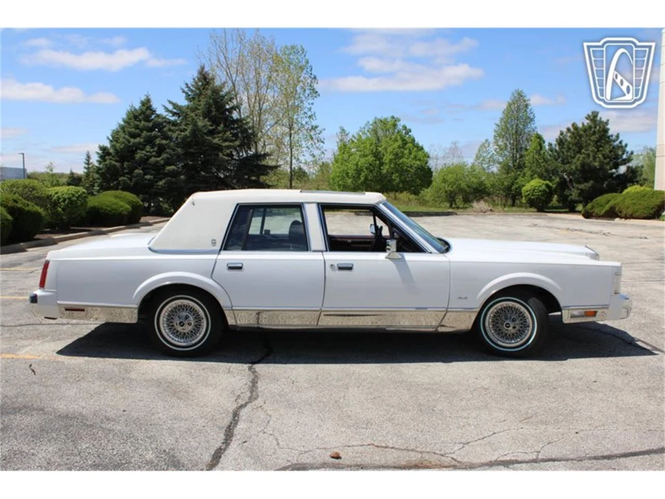 1988 Lincoln Town Car - Image 16 of 31