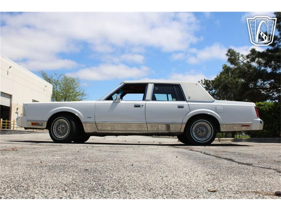 1988 Lincoln Town Car - Image 6 of 31