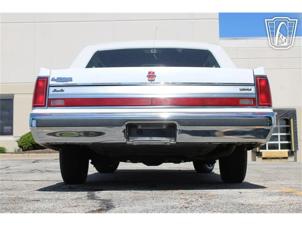1988 Lincoln Town Car - Image 12 of 31