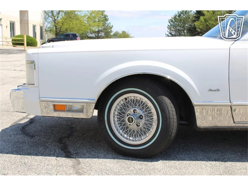 1988 Lincoln Town Car - Image 28 of 31