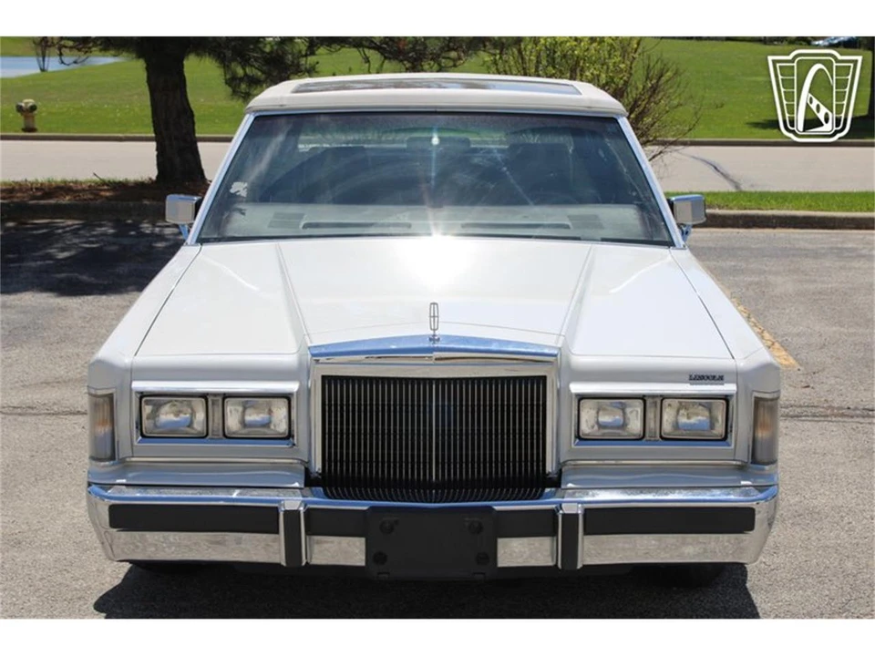 1988 Lincoln Town Car - Image 22 of 31
