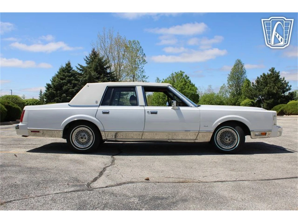 1988 Lincoln Town Car - Image 17 of 31