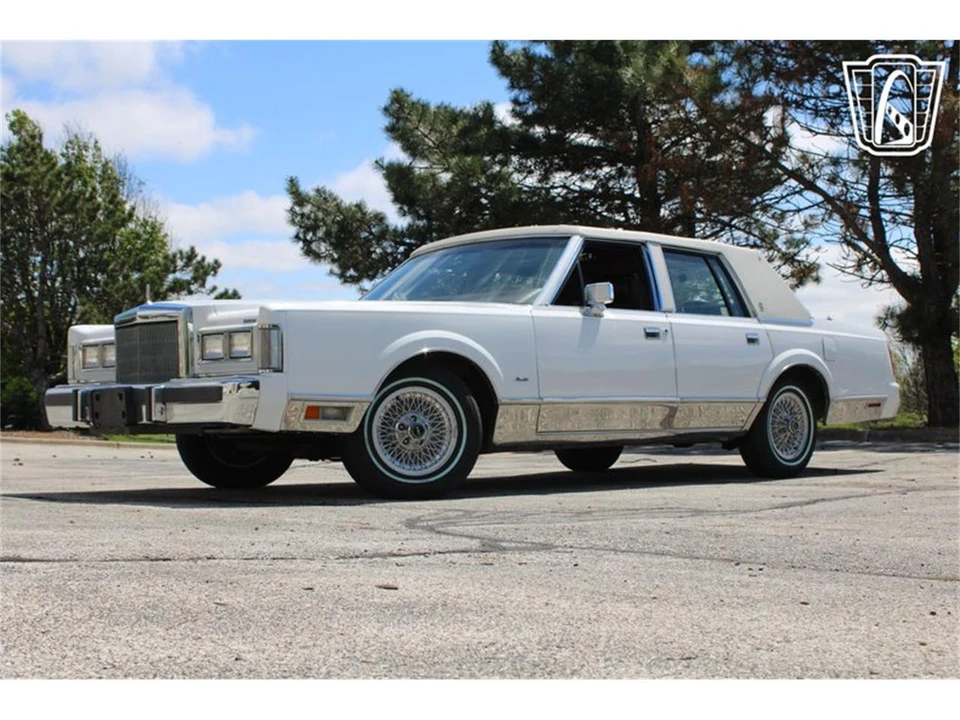 1988 Lincoln Town Car - Image 3 of 31
